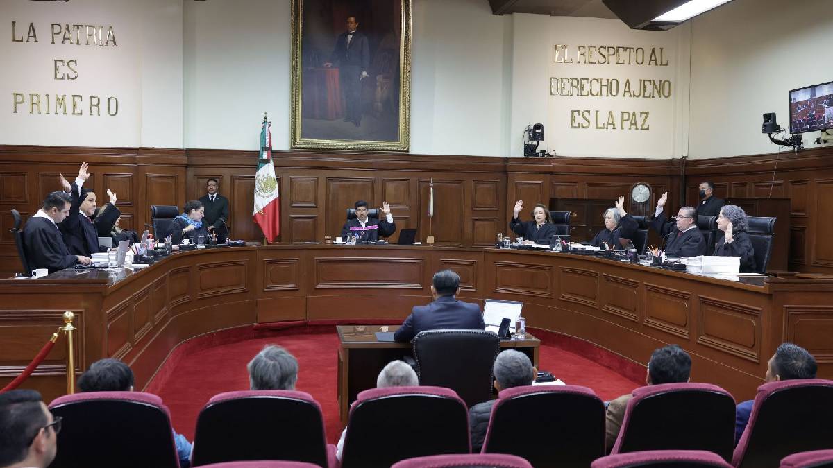 Desaparecidos, un tema que castra al Régimen actual.
Localizan al noveno minero levantado.
SCJN del acordeón autoriza un paso más a la dictadura y acoso a los incomodos al régimen.
