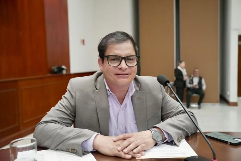 Sorpresas en gerencia de Movimiento Naranja en Sinaloa.
PAN Sinaloa arremete de nuevo contra senadora Imelda Castro.
Diputado verde quiere que síndicos y comisarios trabajen gratis.
Lord Cacahuates es premiado.
