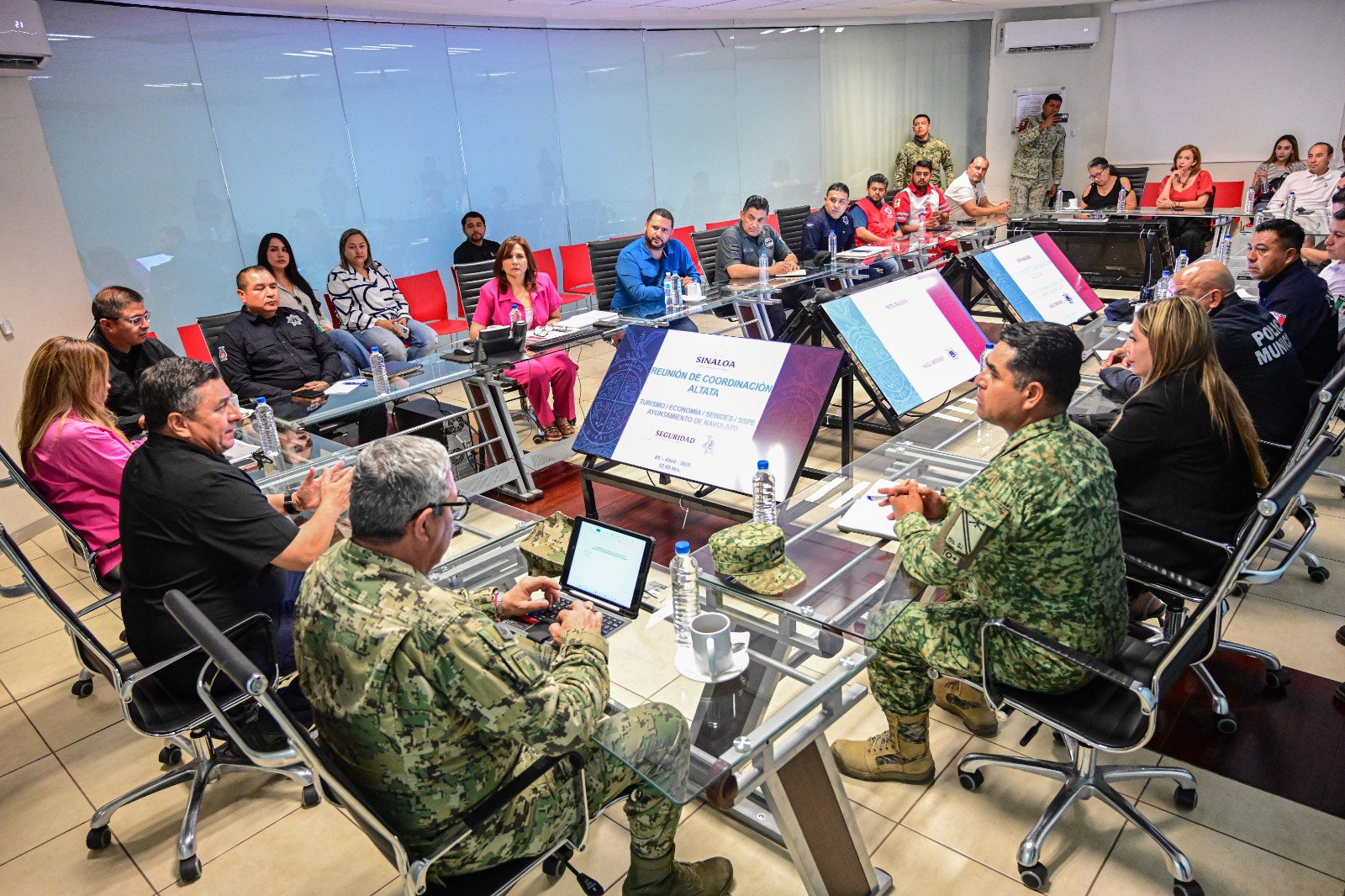 Junto a los organizadores, las autoridades diseñaron los dispositivos de seguridad a aplicarse en los eventos para garantizar el bienestar de las y los asistentes
