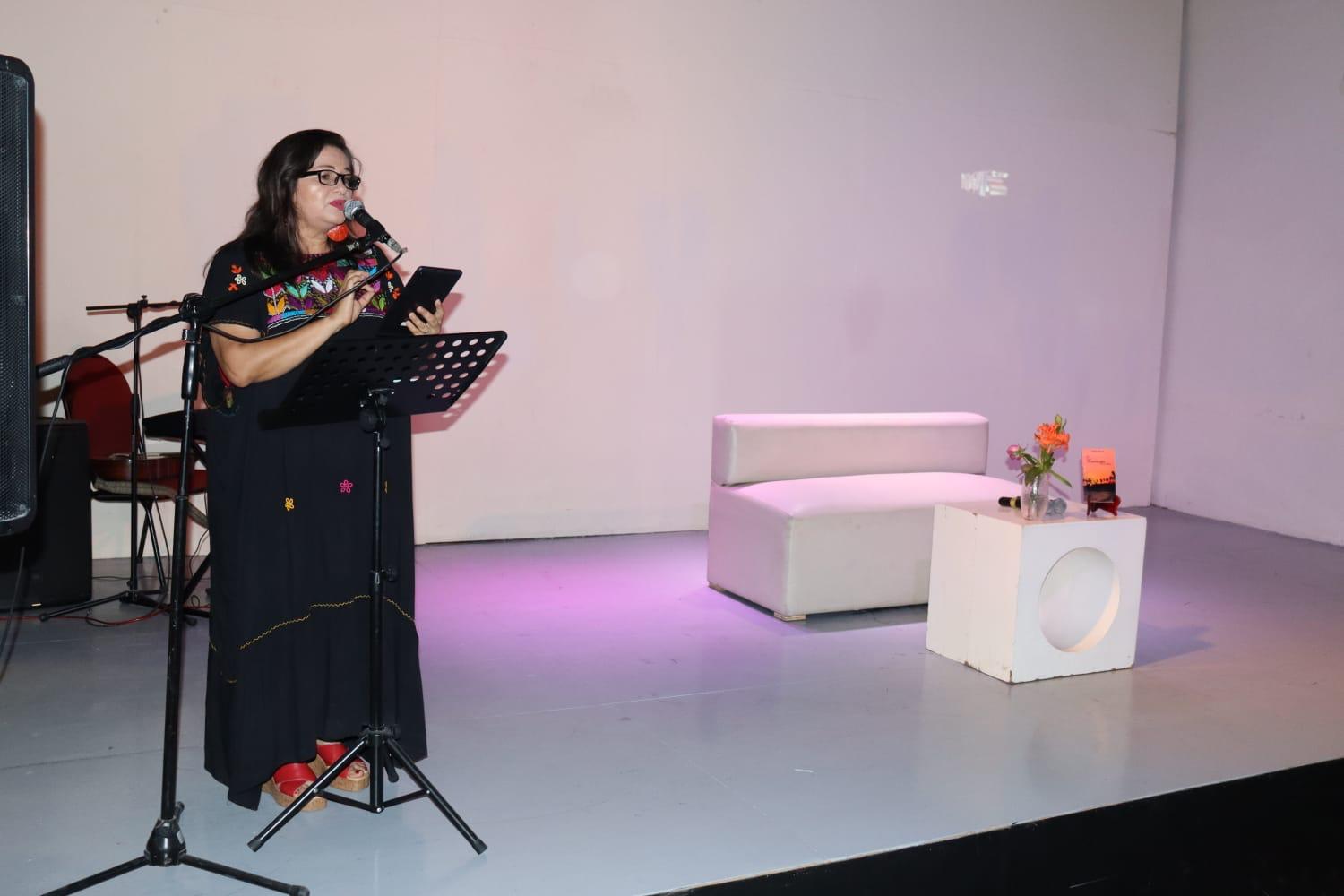 En Casa Hass rinde tributo a sus raíces con la presentación del poemario “A Escuinapa con cariño”