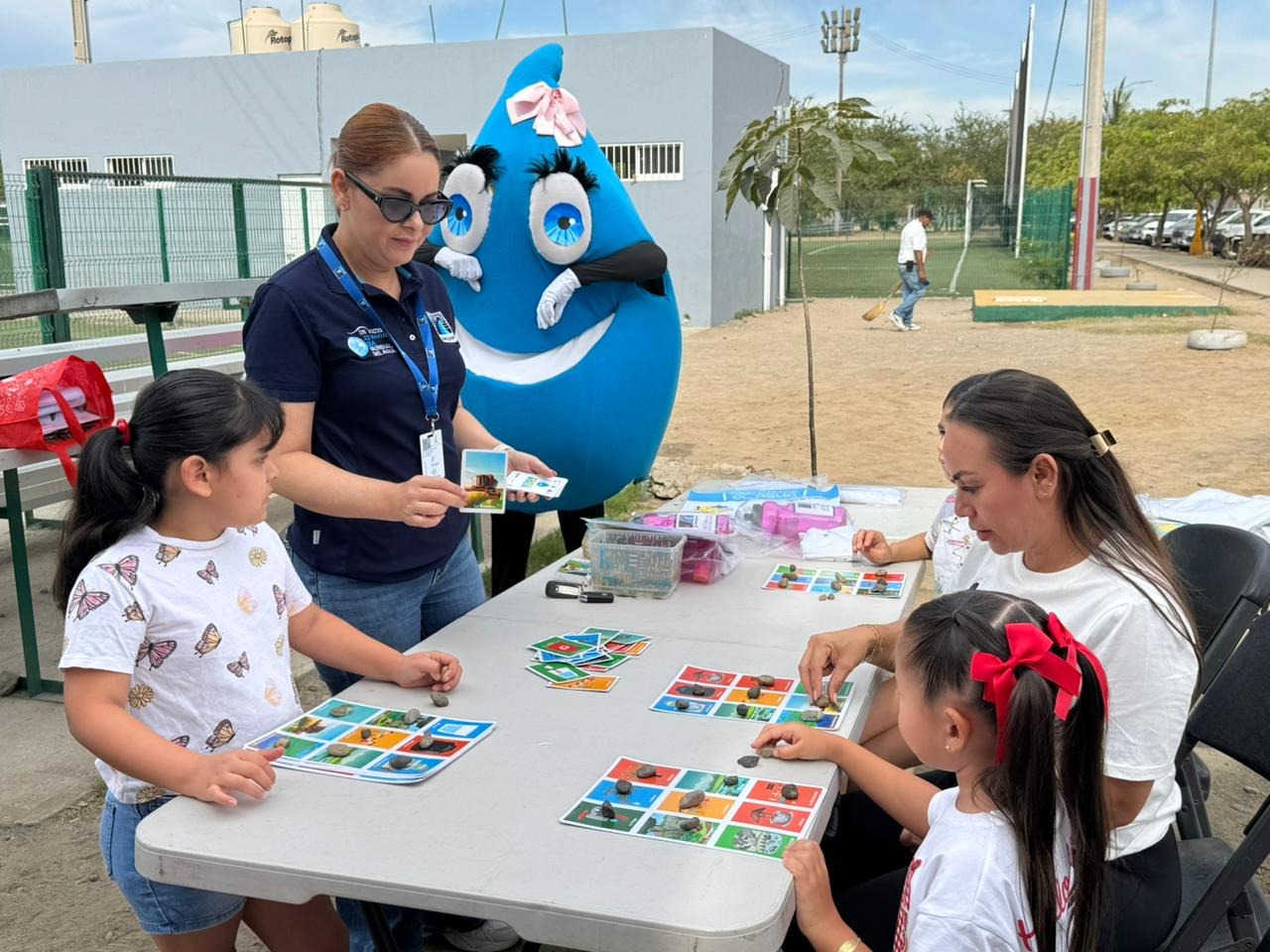 Como parte de las actividades de la jornada “Mazatlán te quiero limpio”, JUMAPAM lleva el mensaje del cuidado del agua a los niños a través de juegos