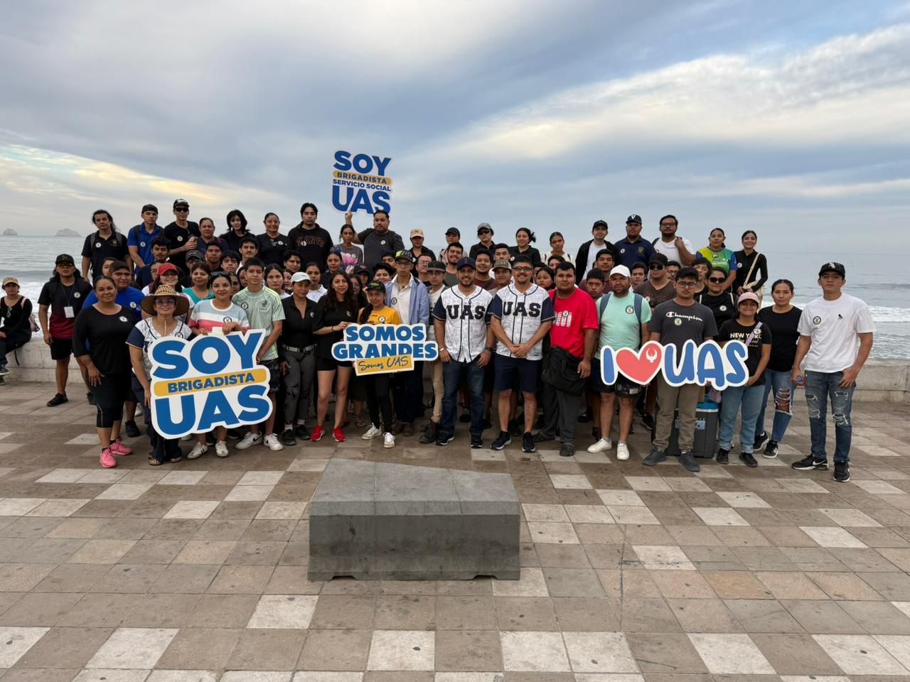 Encabeza la UAS Jornada Nacional de Tequios por la Tierra con limpieza masiva de playas en la Unidad Regional Sur