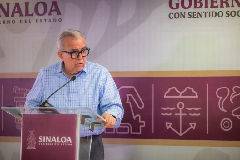 El Servicio de Administración Tributaria del Estado de Sinaloa (SATES) informa que, durante la reciente participación en la conferencia semanera encabezada por Dr. Ruben Rocha Moya, Gobernador del Estado, el director general del SATES, Lic. José Carlos Cárdenas Mellado, dio a conocer importantes avances del programa de licencias permanentes.