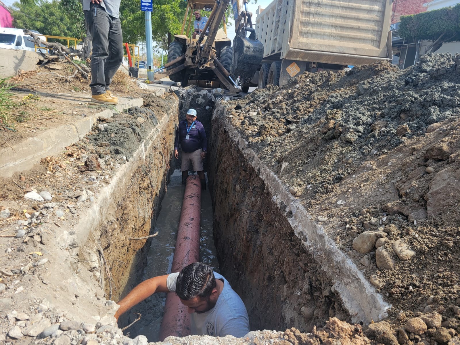Con reparaciones en la infraestructura instalada y el desazolve de la red de alcantarillado, se brindan seguridad y bienestar a las familias mazatlecas