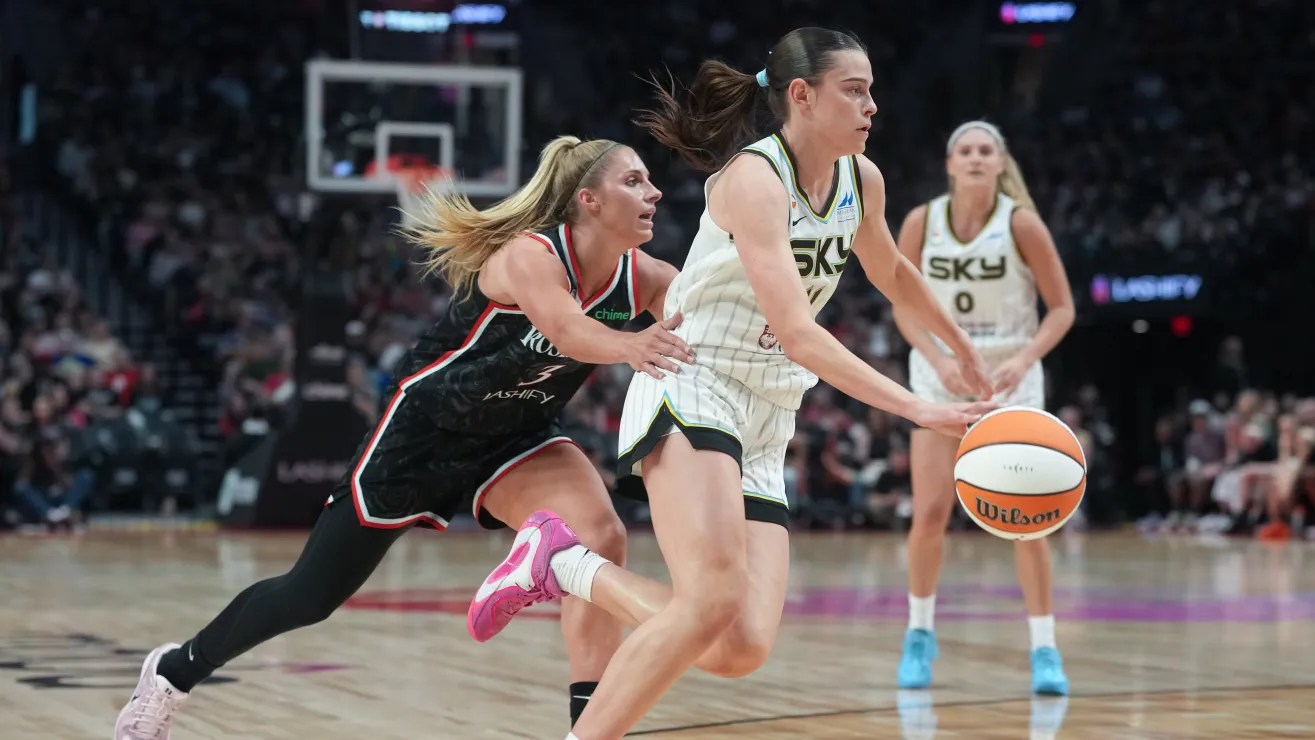 La basquetbolista mexicana brilló en su primer juego oficial en la WNBA con 10 puntos, 7 rebotes y una sólida actuación en la victoria de Chicago Sky