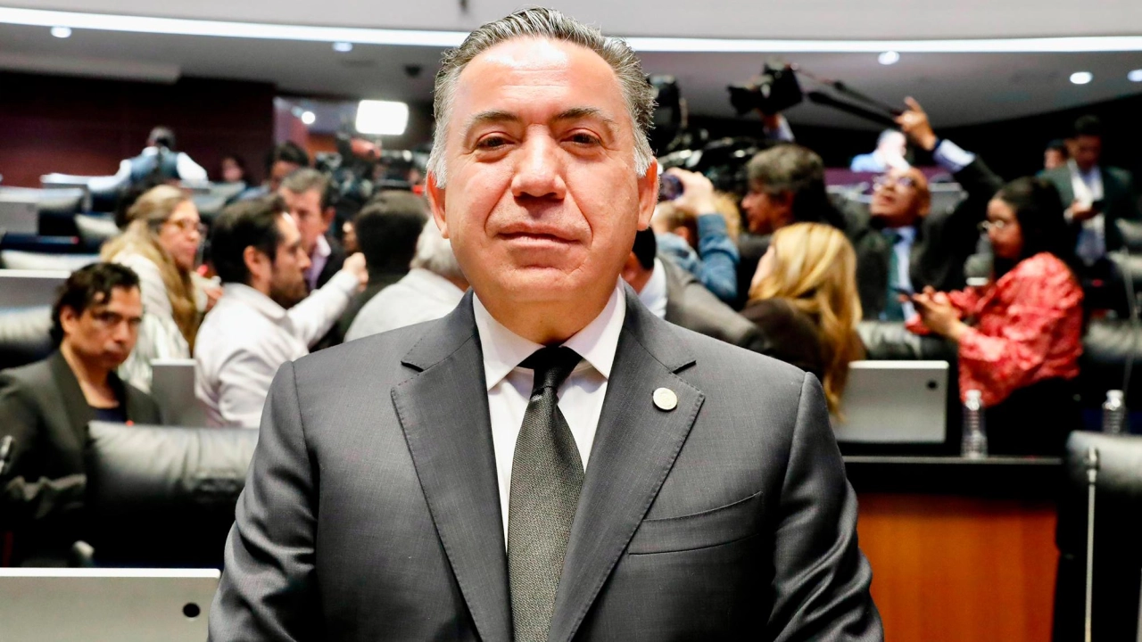 No se emocionen… es Licencia de un ratito.
Lanzan soborno a magistrados del TRIFE. Abren la puerta para que se reelijan y lleguen a 17 años.
¡¡El duende Verde se vuelve Brujo!!!!.