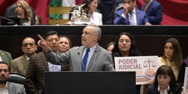 No se emocionen… es Licencia de un ratito.
Lanzan soborno a magistrados del TRIFE. Abren la puerta para que se reelijan y lleguen a 17 años.
¡¡El duende Verde se vuelve Brujo!!!!.