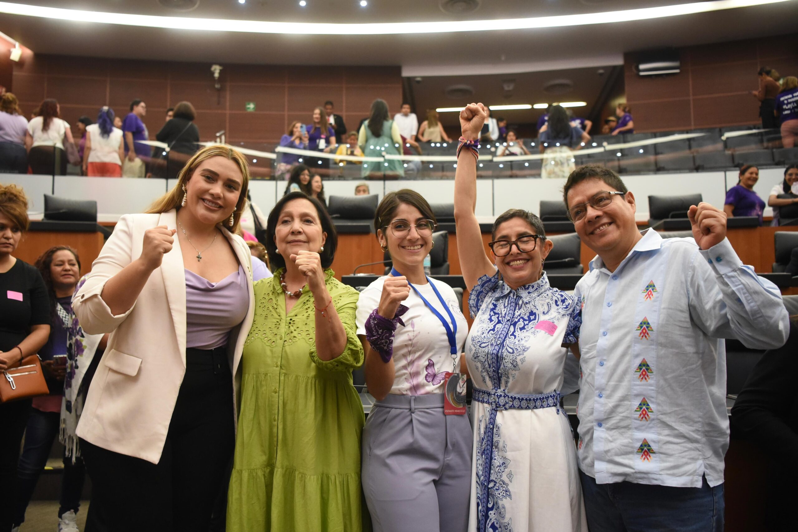 Reducción del calendario escolar fue una distracción política. No te engañes.
Cobardía y represión en Guerrero y Zacatecas.´
Partidos políticos estatales quieren mayor apertura.
Se reactiva Fanny Bonilla.
