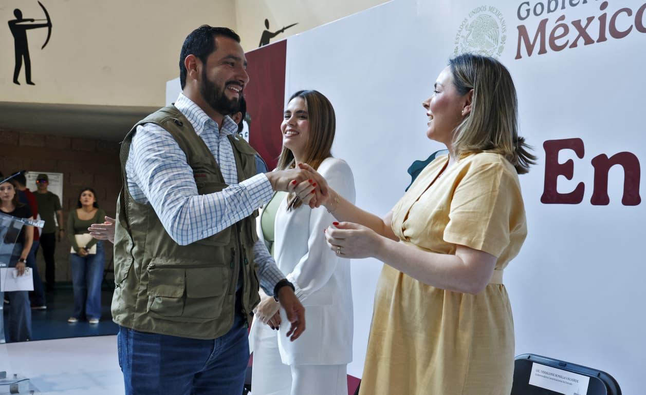 La mandataria estatal encabezó la entrega de Tarjetas del Bienestar para 800 nuevos beneficiados de la Pensión para Personas con Discapacidad