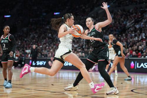La basquetbolista mexicana brilló en su primer juego oficial en la WNBA con 10 puntos, 7 rebotes y una sólida actuación en la victoria de Chicago Sky