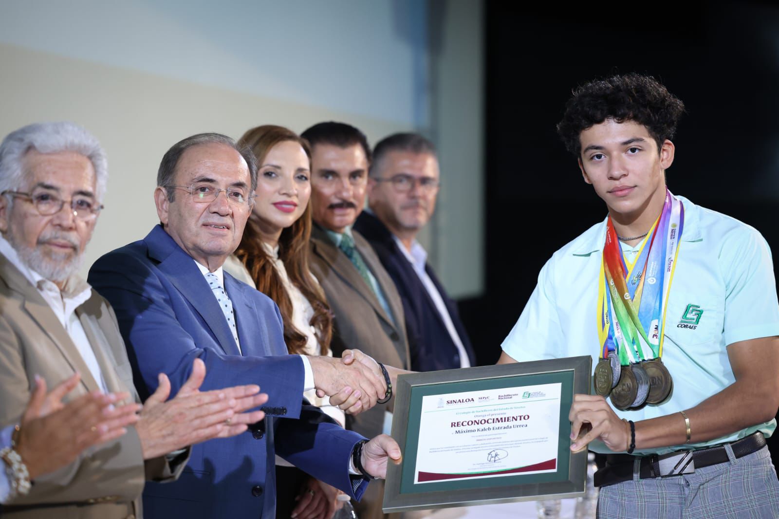 Con el propósito de reconocer el esfuerzo, disciplina y dedicación que distinguen a la comunidad educativa, COBAES celebró la Ceremonia de Reconocimiento al Talento Estudiantil y Asesores Distinguidos 2026.