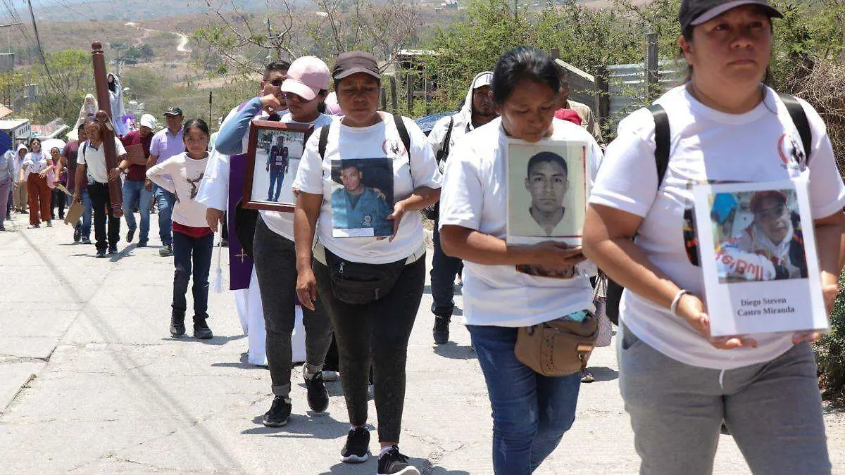 Cometen una infamia al denostar a Madres Buscadoras.
Encuentran restos humanos en fosas de Concordia. Arrojan ponchallantas al vehículo donde se movilizaban madres buscadoras.
Buscan dar certeza en preventas inmobiliarias.
