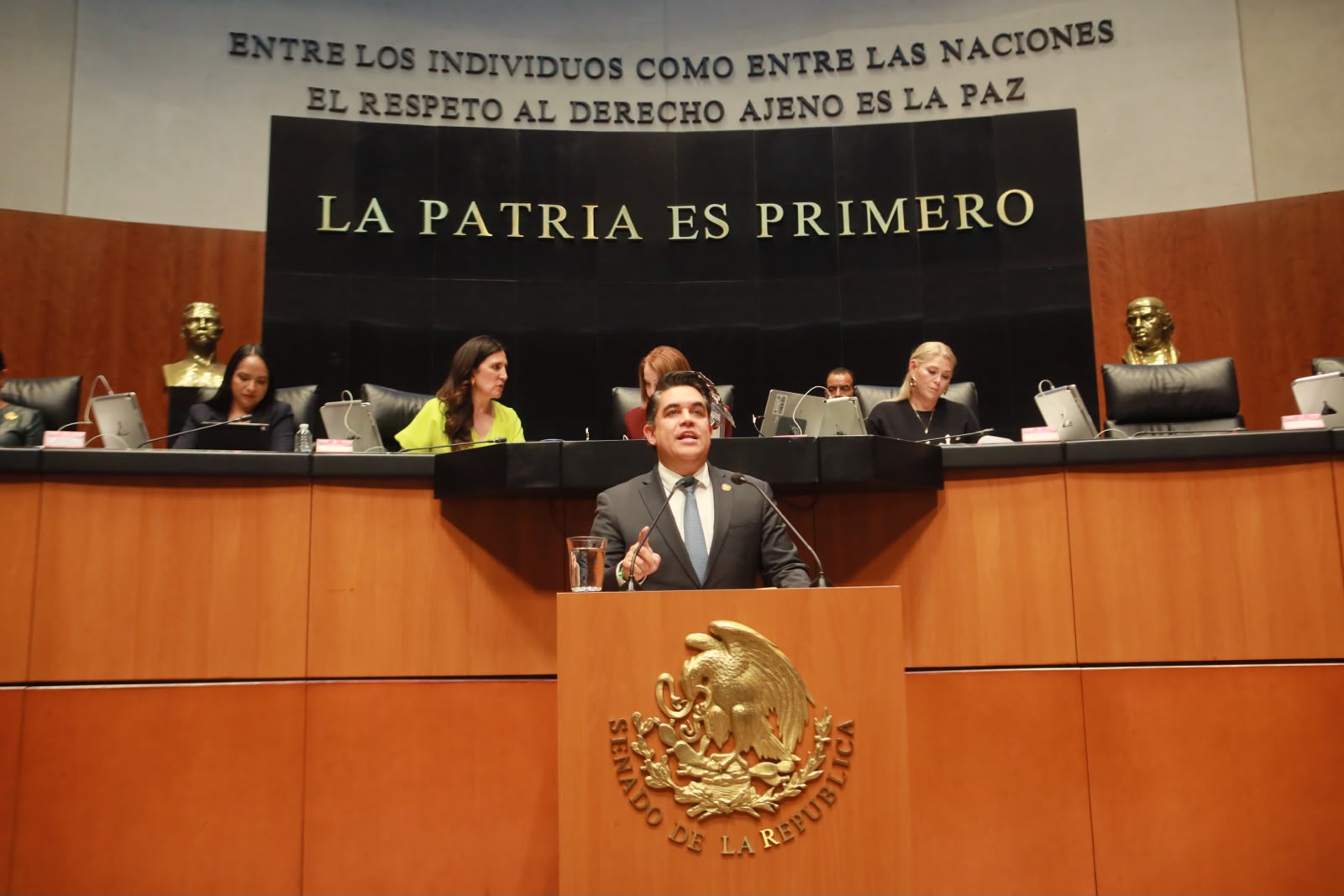 El Amedrentamiento como actuar cotidiano.
Después de Cuen, Félix Torres, Montoya Ojeda ahora buscan callar a Paola Garate.
Sebides impulsa alternativas de ahorro en consumo de electricidad.
Políticos oportunistas y cínicos lucran con el lamento ciudadano por la altas tarifas de la CFE.
Gerente guinda dice que no se deben calentar las planchas.
