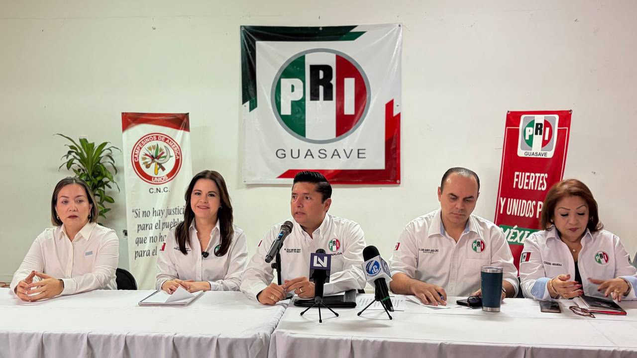 Oscar Tirado asumirá dirigencia municipal del PAS.
Encuesta de RUBRUM alborota la granja grilleril porteña.
Gerente estatal del PRI descubre el hilo negro morenista.
