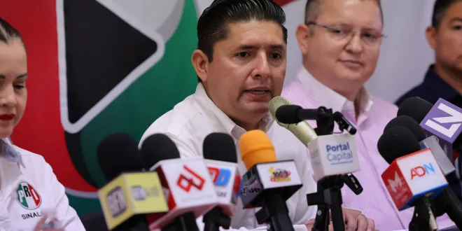 No se ría pero por el PAN ya brincó un personaje y no es Estrada Burreiro.
Lo interesante será quienes aspiren a la coordinación municipal. Carlos Escobar y Fanny Bonilla ya se mueven, ya hablan…se preparan.
No hay dinero y gaste, gaste y gaste… ¿Quién les cree?.
Entre el Pato que es ganso y el soborno a la CNTE.
