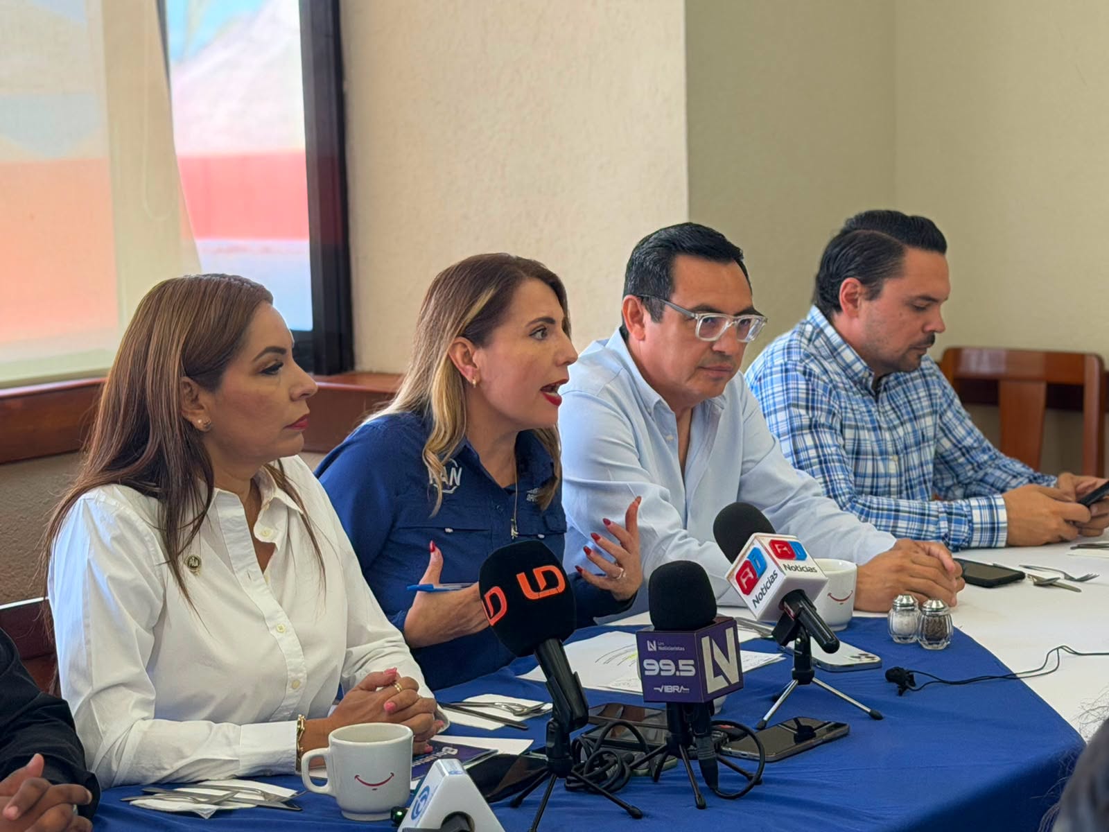Después de la cargada viene la colada.
Se registraron 30 legisladores federales, que presentaron 870 iniciativas y les aprobaron SEIS.
Sí a Usted le dicen que hay violencia en Sinaloa, falta de empleo: ¡Cuidado! Te están desinformando.
Anda bravo el PAN, a pesar de que el TEESIN anda en la modorra, presentará nuevas denuncias.
