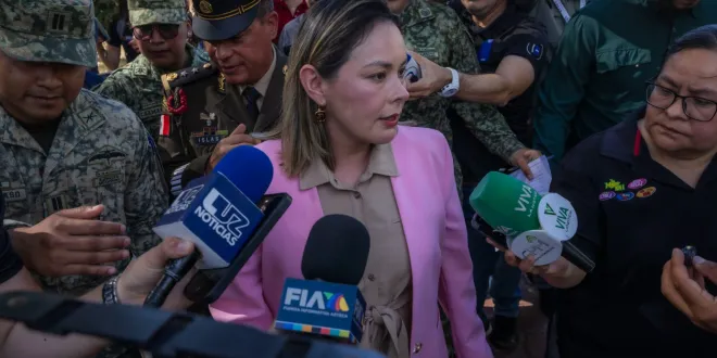 Se calientan las planchas e Inzunza Cazares se baja del caballo.
Aspirantes sinaloenses se registrarán hasta el día 27 en el WTC de la CDMX
Todo listo para la simulación.
El PAN en Sinaloa intensifica denuncias y el PRI se desmodorra.
Gobernadora Yeraldine no solicitará licencia por maternidad.