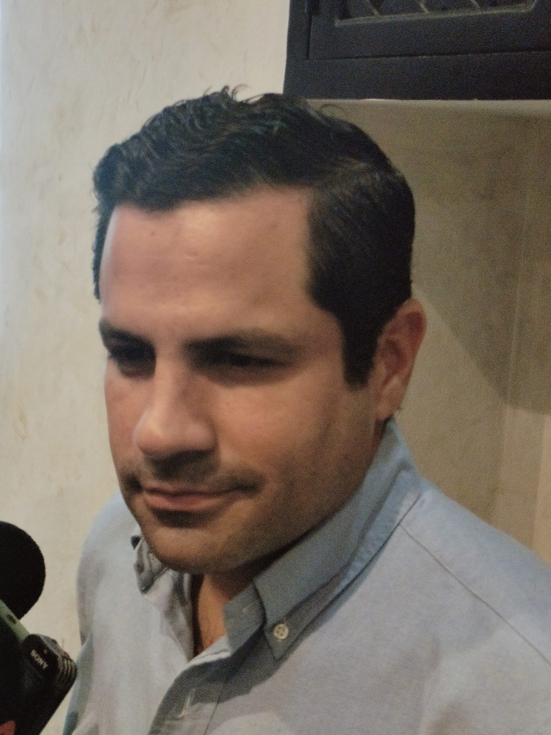 No se ría pero por el PAN ya brincó un personaje y no es Estrada Burreiro.
Lo interesante será quienes aspiren a la coordinación municipal. Carlos Escobar y Fanny Bonilla ya se mueven, ya hablan…se preparan.
No hay dinero y gaste, gaste y gaste… ¿Quién les cree?.
Entre el Pato que es ganso y el soborno a la CNTE.