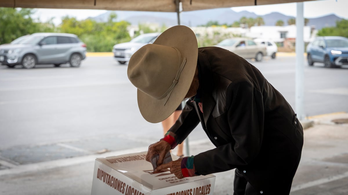 El terror como algo cotidiano.
Ofende tanta víctima de la locura criminal.
Senador Inzunza el colmo del cinismo.
Aguanten Coahuila sin llorar.
Se calienta la grilla local: Duende Verde dice que está “coqueco” y los naranjas salen a la calle.