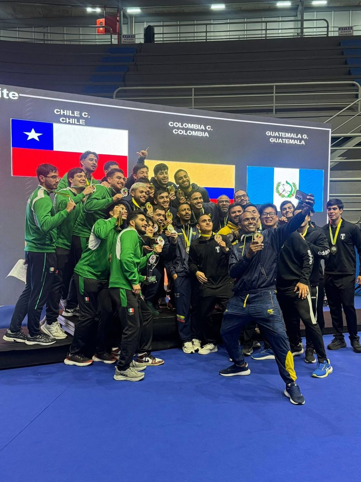 Jesús Moreno e Hiroto Yoshii representarán a nuestro país.
Junto a José Ávila (Jalisco), Jesús García (Sonora), Pablo Benavidez (Nayarit), Isaac Padilla (Jalisco) y José Luque (Baja California), los integrantes del Team Moreno logran la medalla de plata continental en kumite por equipos tras vencer a los equipos de Canadá, Colombia y Brasil, en el Panamericano