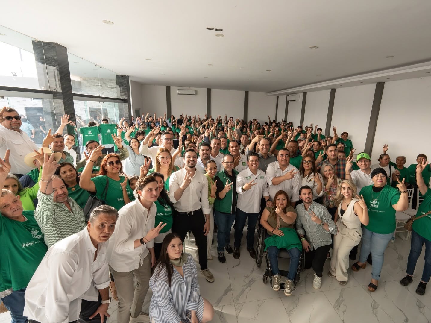 El terror como algo cotidiano.
Ofende tanta víctima de la locura criminal.
Senador Inzunza el colmo del cinismo.
Aguanten Coahuila sin llorar.
Se calienta la grilla local: Duende Verde dice que está “coqueco” y los naranjas salen a la calle.