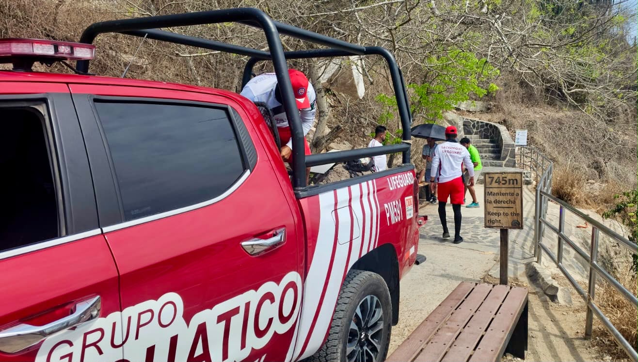 La afectada recibió atención médica luego de sufrir una caída en la zona de escaleras