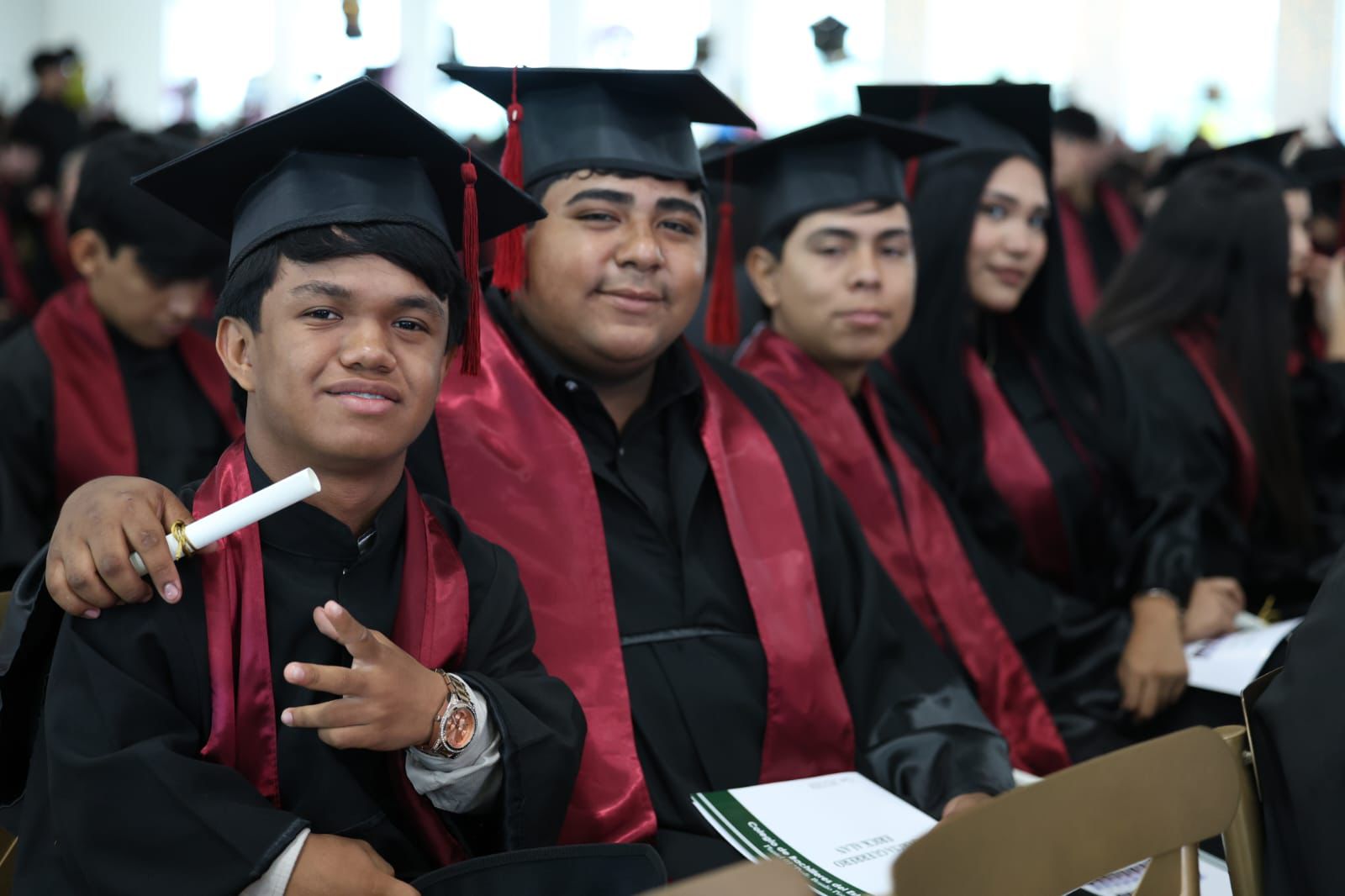 La inclusión abre caminos: Miguel Leonel culmina sus estudios de bachillerato en COBAES