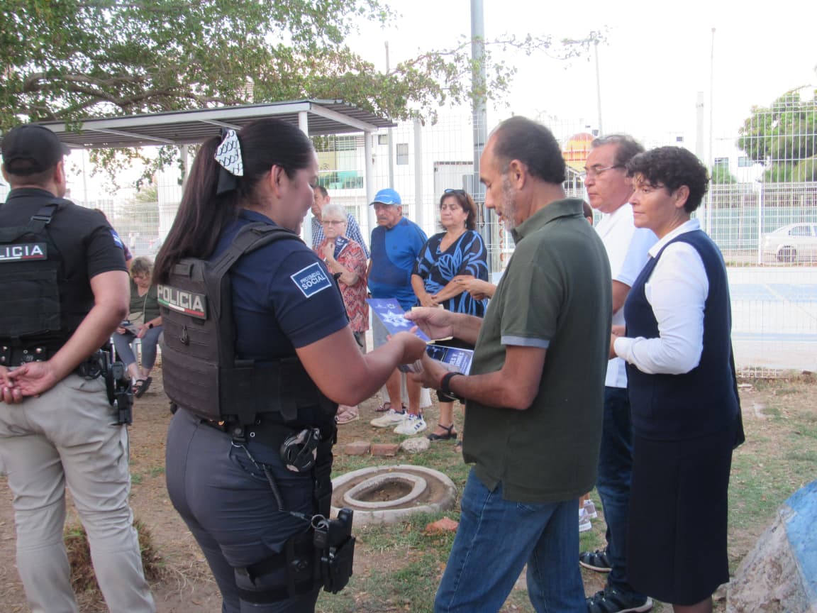 Durante la visita se reforzó el uso de SeguriChat y el número alternativo 6699868126 de recepción de denuncia y atención inmediata