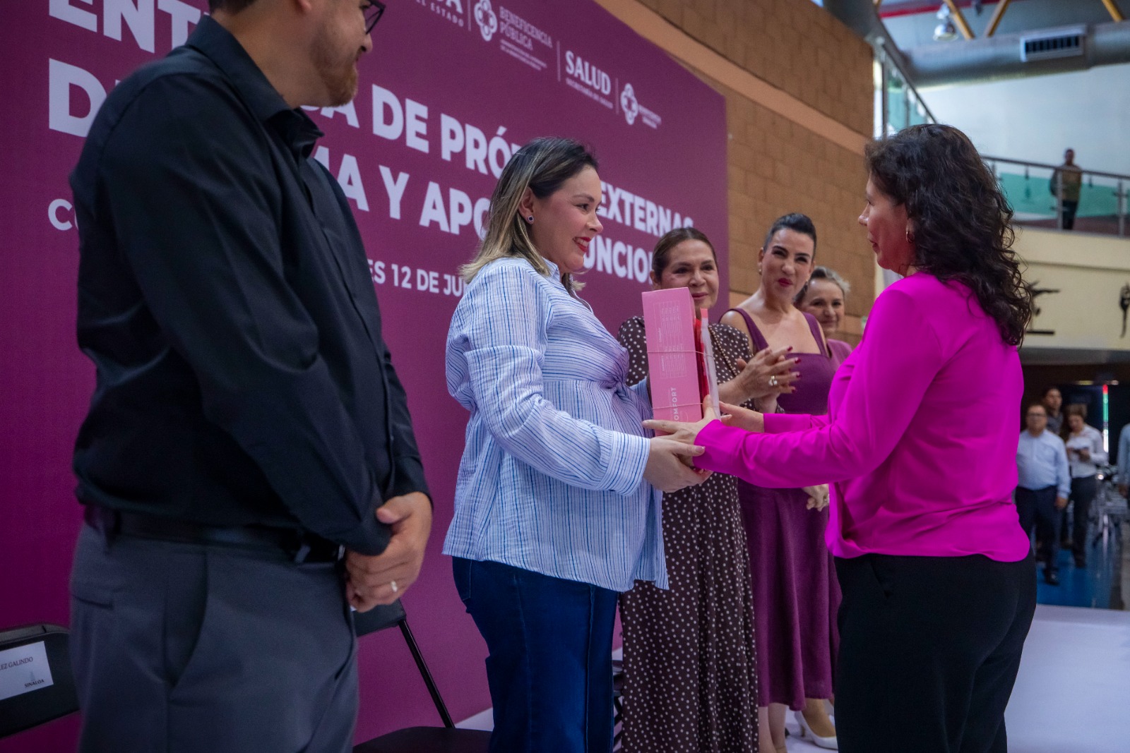 La mandataria estatal encabeza entrega de Brasieres y Prótesis Externas de Mama, además de Apoyos Funcionales y de Movilidad, en beneficio de mil 733 personas