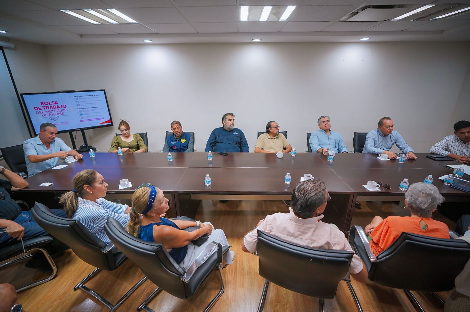  Como parte del acompañamiento, se instaló una mesa de atención y recepción de documentación y se puso a disposición de los locatarios un esquema de microcréditos con tasa preferencial y periodo de gracia.