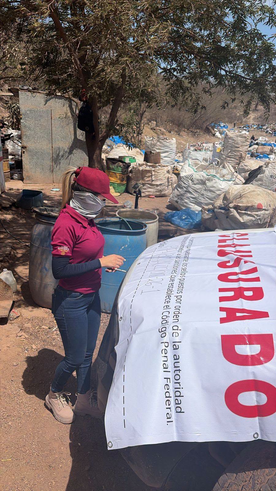 Otra vez la “bomba de tiempo” vuelve a ser noticia en Mazatlán.
Una larga cadena de omisiones y ocultamiento de la información.
Multimillonario apoyo del Gobierno del Estado a la UAS.