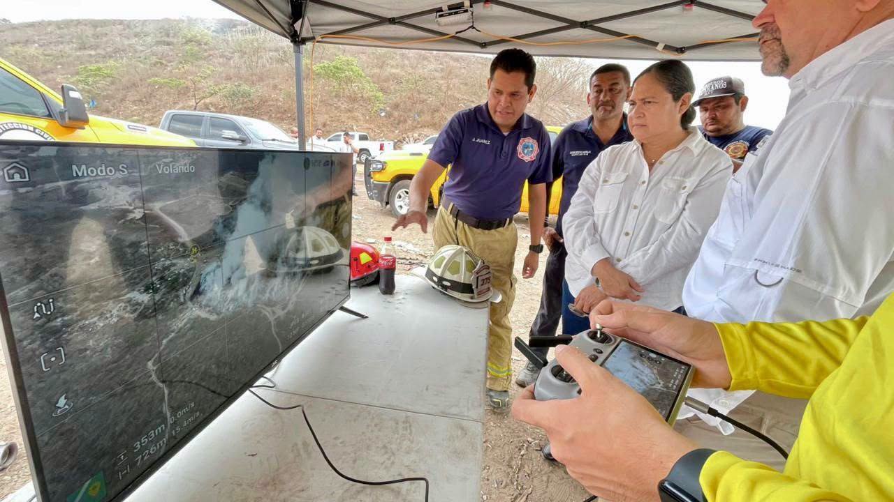 Otra vez la “bomba de tiempo” vuelve a ser noticia en Mazatlán.
Una larga cadena de omisiones y ocultamiento de la información.
Multimillonario apoyo del Gobierno del Estado a la UAS.