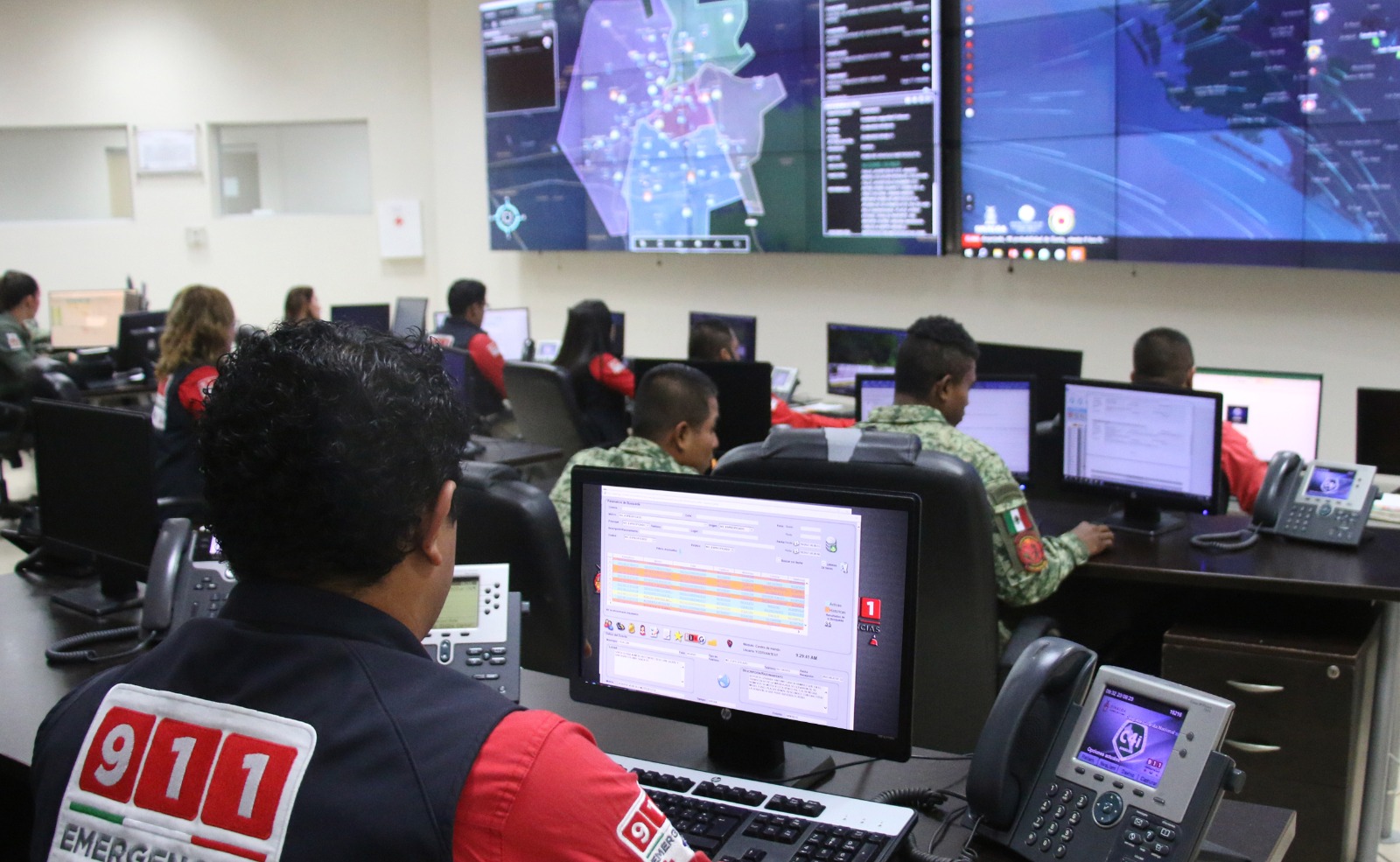 SSP Sinaloa llama a prevenir extorsiones y estafas en línea
 La Dirección de Programas Preventivos exhorta a la ciudadanía a no compartir ubicaciones en tiempo real, desconfiar de ofertas demasiado atractivas y reportar cualquier intento de extorsión.
