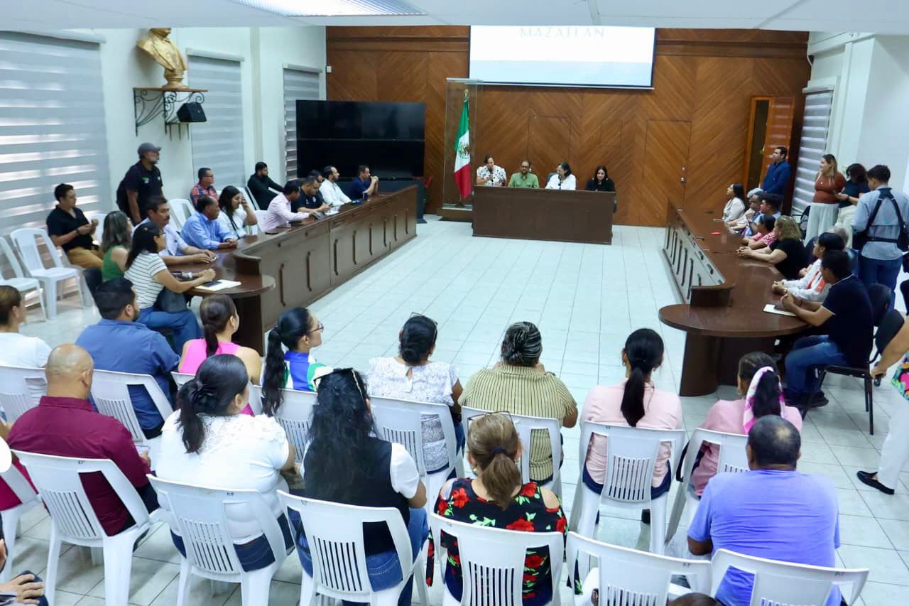 ¡No se desesperen… hay procesos… no se desesperen!
¿Dónde andan, algunos de los ansiosos por coordinar la Defensa?.
En la UAS no hay dinero que alcance. Trabajadores respiraran gracias a un adelanto de participaciones.