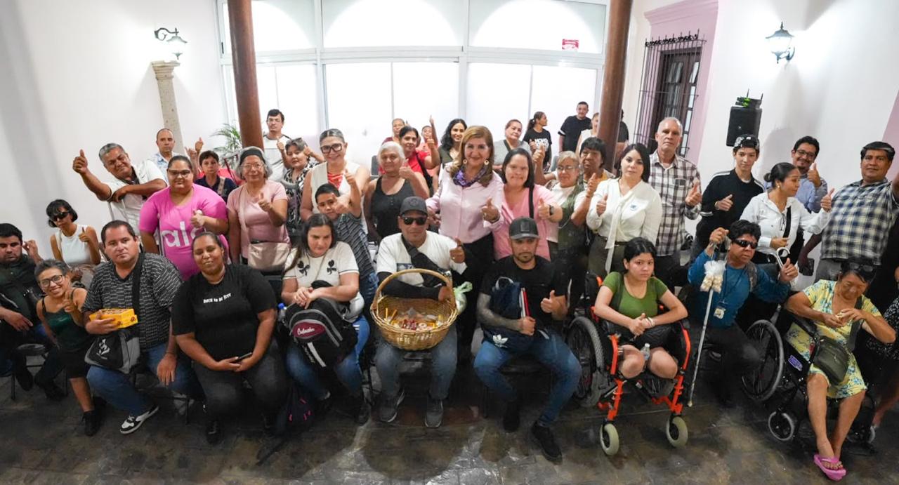 Graciela no cree en las cuchareadas y Tere dice que la mejor encuesta es la calle.
Gerardo Vargas regresa a donde empezó en el servicio público.
¡Que delicados… no quieren nepotismo ni reelección inmediata!.
La Ternurita Noroña se dice víctima. No lo quieren las feminazis.
Levanta paro en la UAS. ¡A disfrutar las vacaciones!