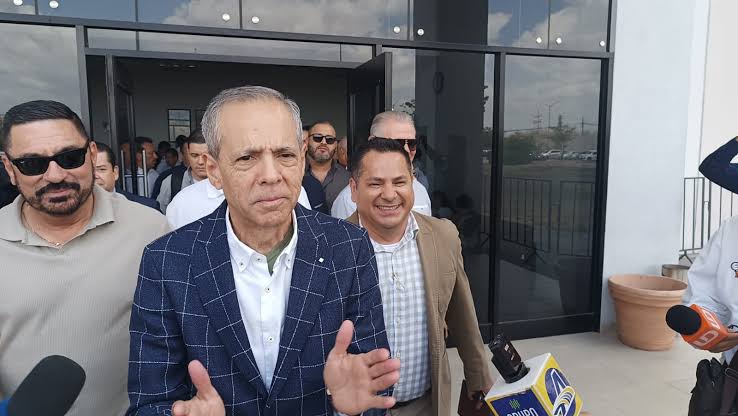 Graciela no cree en las cuchareadas y Tere dice que la mejor encuesta es la calle.
Gerardo Vargas regresa a donde empezó en el servicio público.
¡Que delicados… no quieren nepotismo ni reelección inmediata!.
La Ternurita Noroña se dice víctima. No lo quieren las feminazis.
Levanta paro en la UAS. ¡A disfrutar las vacaciones!