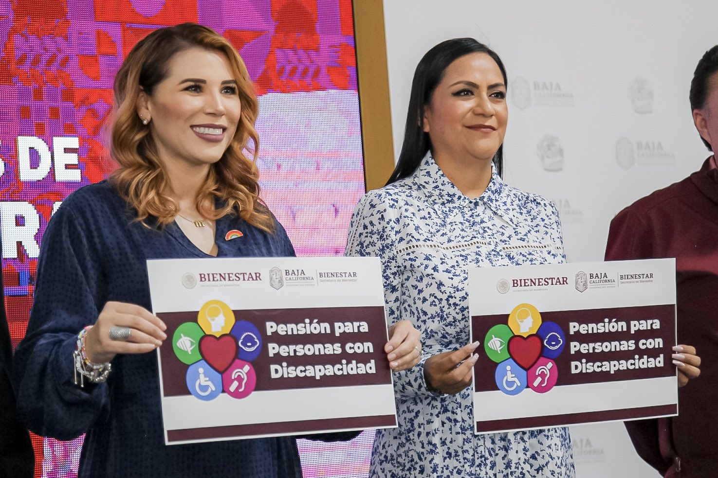 Sabroso el agarre de Rosario Guadalupe contra alcaldesa de Rosario Sinaloa.
La desfachatez de la encargada de Morena Nacional en el caso de Ruffo Appel.
Qué quiso decir el director de la DEA? Apenas la puntita?
Amplían programa “Ponte al Corriente”.