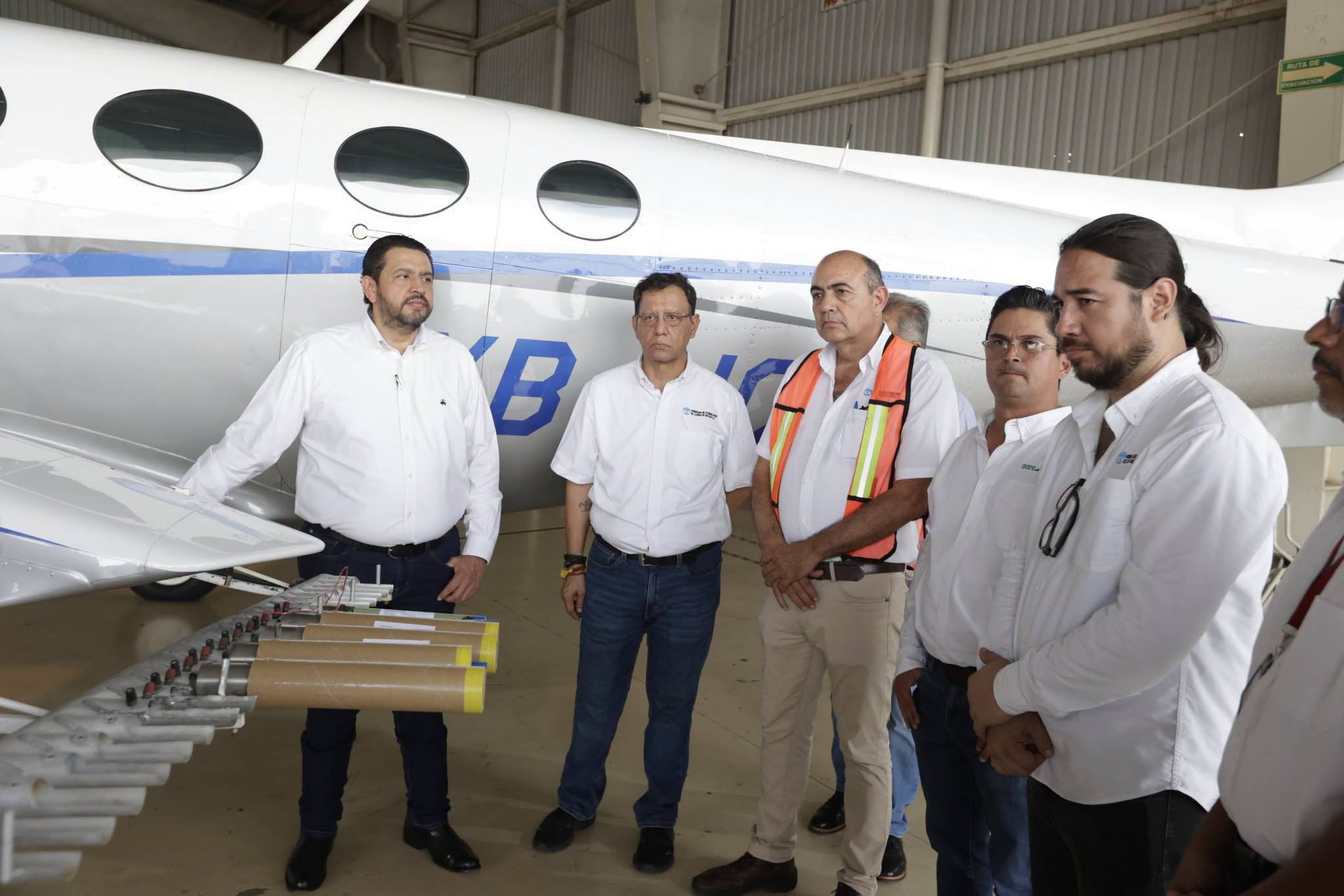 El tema de “El Mayo” Zambada desplaza la agenda mundialista.
Evidente el nerviosismo la presidente Sheinbaum.
Advierten con radicalizar acciones contra la CFE.
Inicia bombardeo de nubes para incentivar lluvias en Sinaloa.
Autorizan 8 negocios políticos locales en algunos estados.
Según el Duende Verde, él tiene buenas orejas.