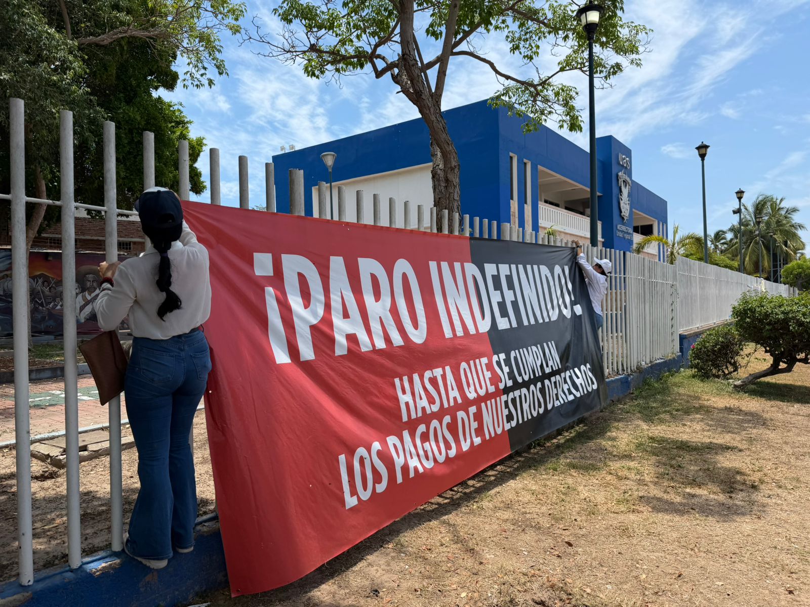 Graciela no cree en las cuchareadas y Tere dice que la mejor encuesta es la calle.
Gerardo Vargas regresa a donde empezó en el servicio público.
¡Que delicados… no quieren nepotismo ni reelección inmediata!.
La Ternurita Noroña se dice víctima. No lo quieren las feminazis.
Levanta paro en la UAS. ¡A disfrutar las vacaciones!
