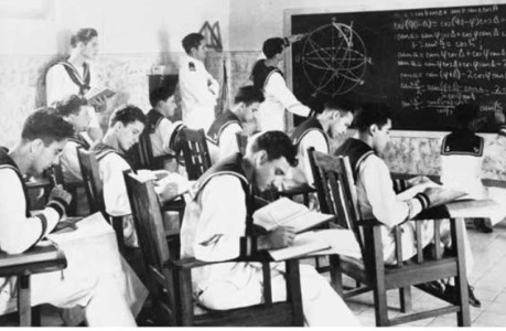 Desde la creación de la Secretaría de Estado y del Despacho de Guerra y Marina en 1821, existió la necesidad de establecer un centro educativo naval para la formación de oficiales de mar, los cuales integrarían una Armada que pudiera proteger la soberanía nacional ante la posible reconquista del Imperio Español.