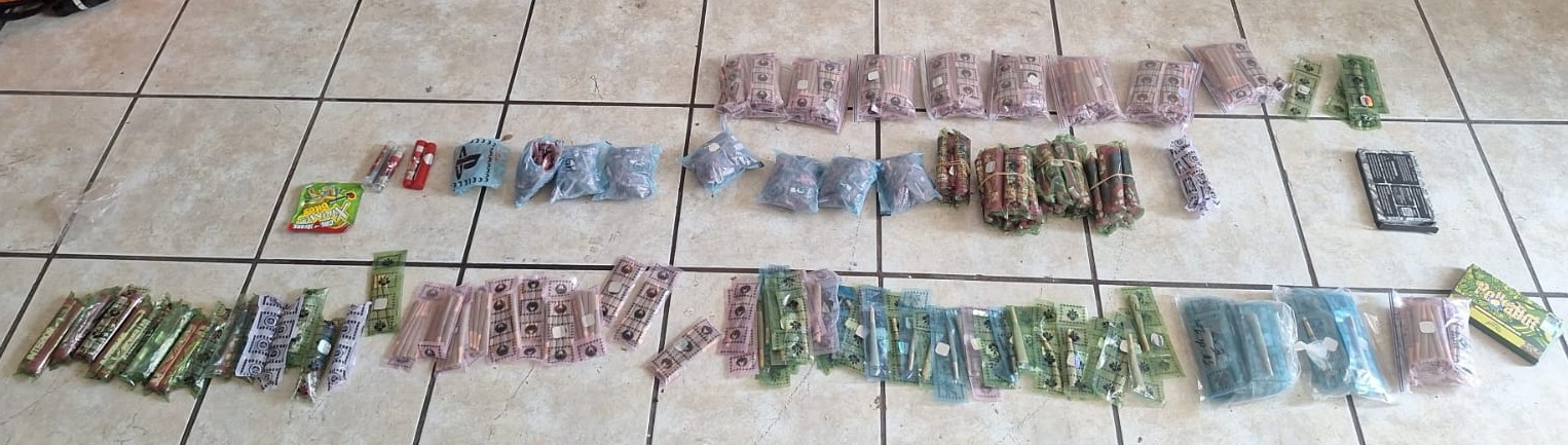 4 detenidos en Mazatlán y vehículos asegurados en Rosario por elementos de Marina.