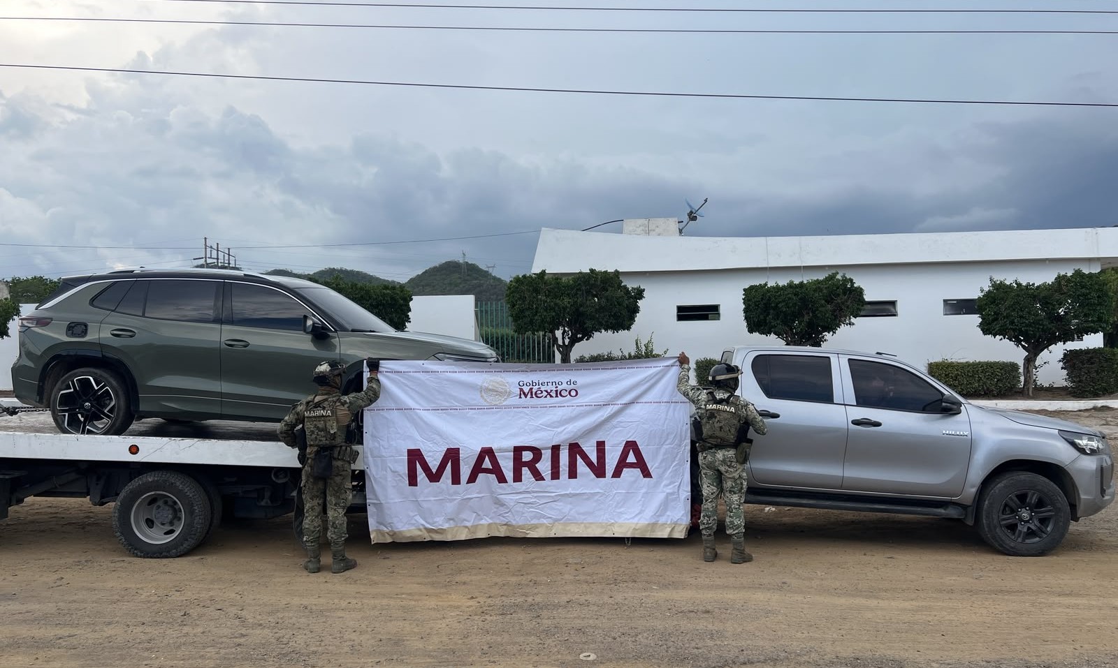 4 detenidos en Mazatlán y vehículos asegurados en Rosario por elementos de Marina.