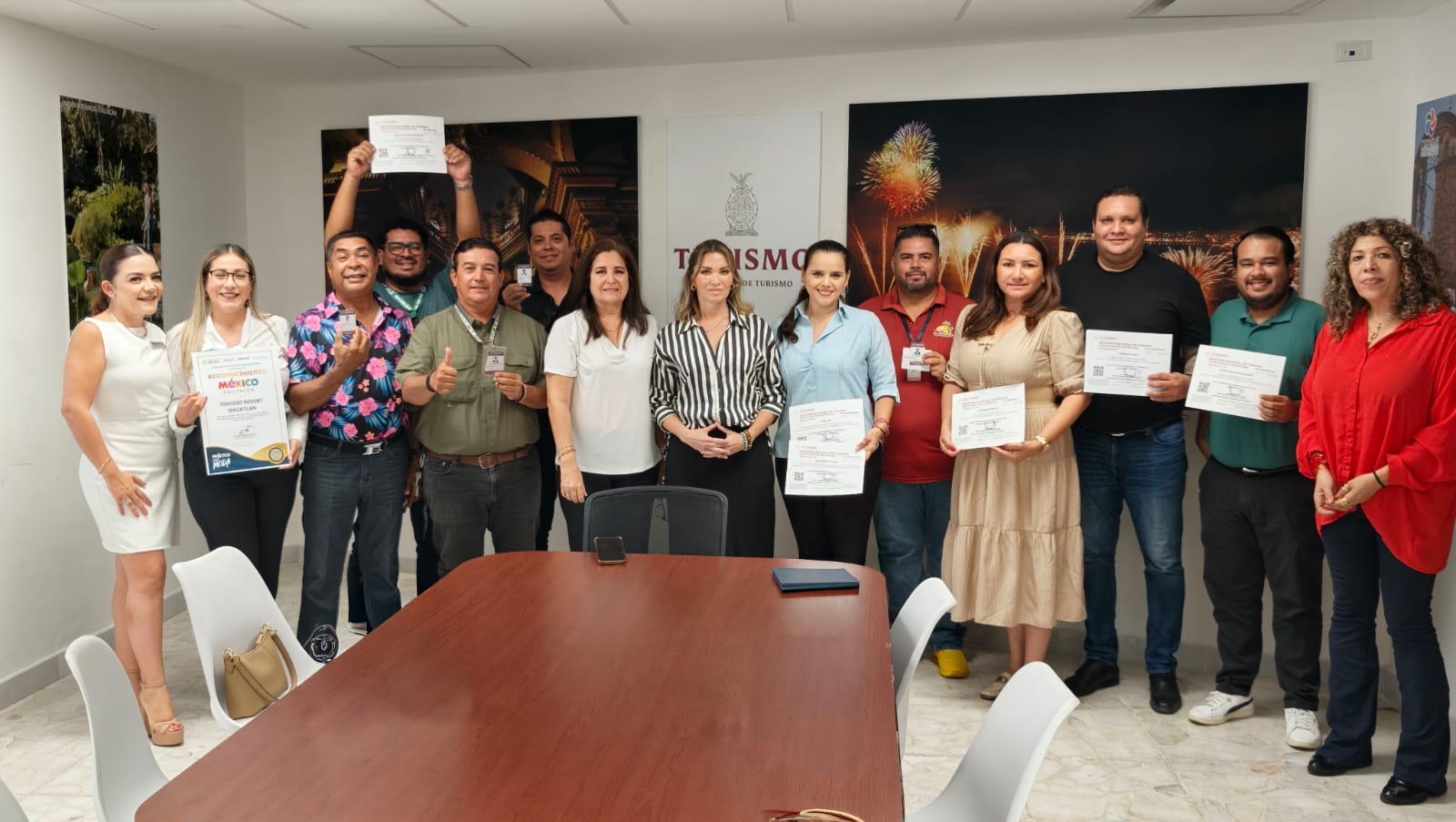 Se otorgaron distintivos “México Anfitrión 2026”, certificados del Registro Nacional de Turismo y credenciales a Guías de Turistas