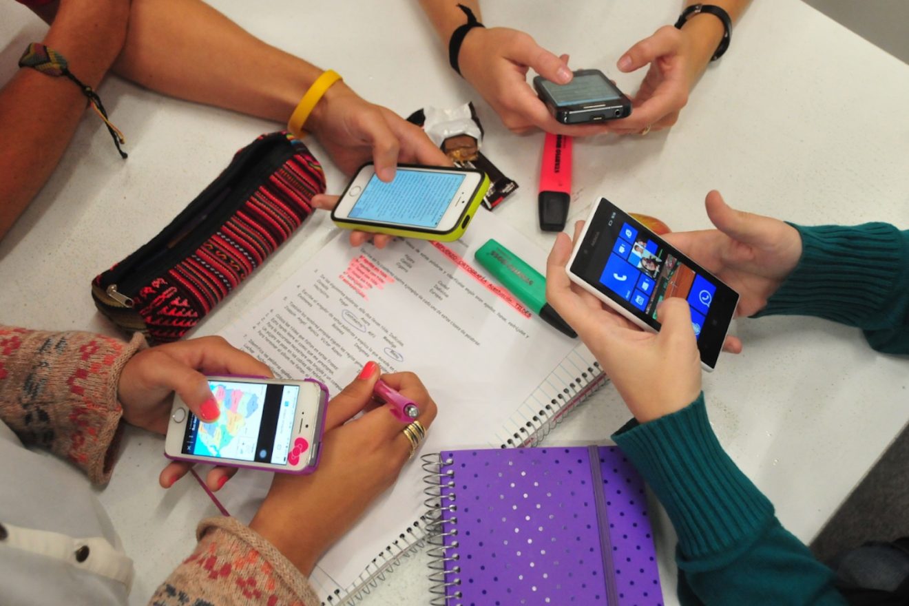 A dos diputadas las afectó el “derecho de las audiencias”.
Ni la dirigente nacional de Morena quiso meter las manos por ellas.
Regularán uso de celulares en aulas.
¡Sheinbaum envía dinero a estudiantes!, Delgado, dixit.