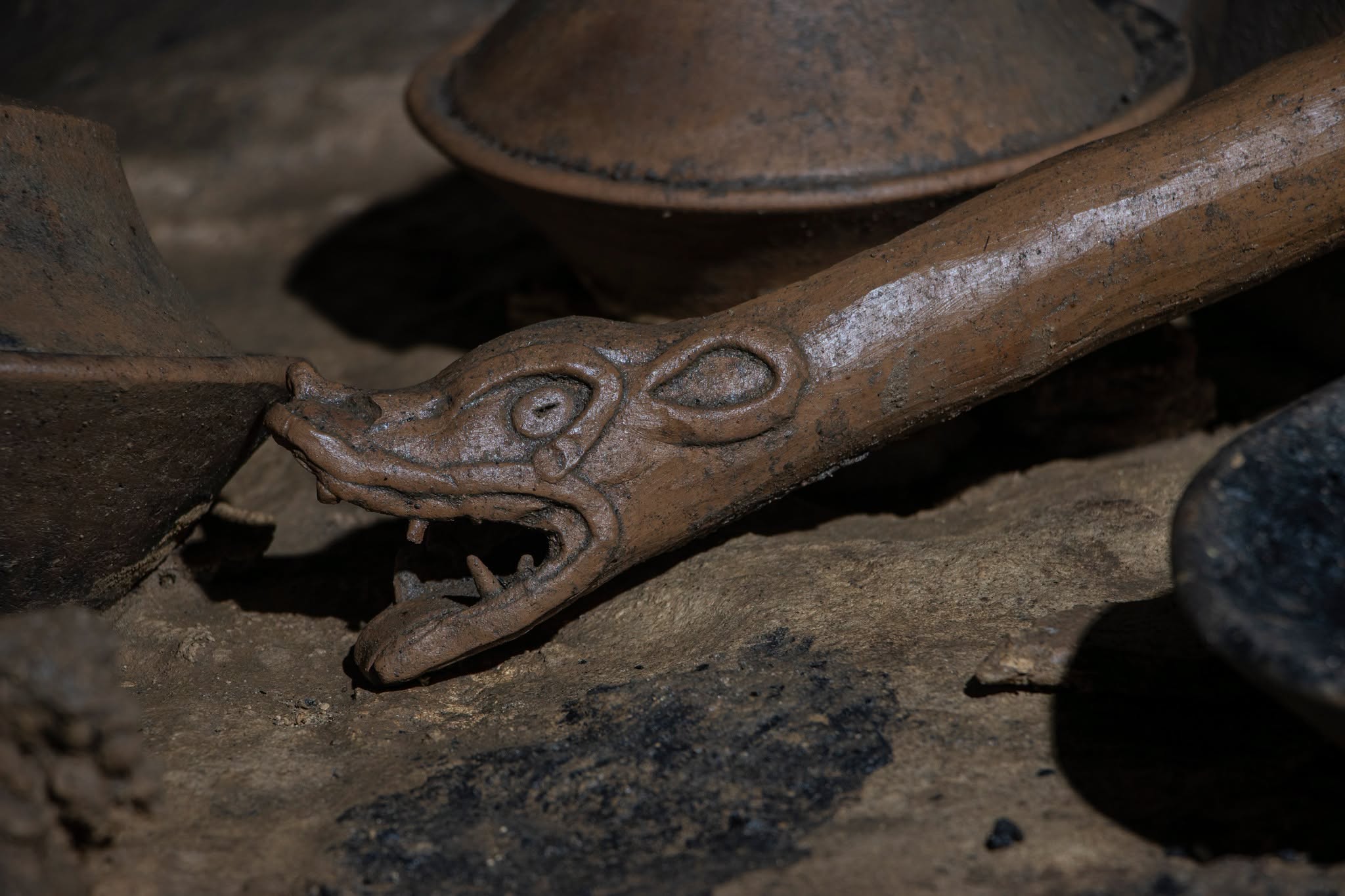 ¡El INAH registra 179 piezas arqueológicas halladas en una cueva de Cintalapa, Chiapas!
Cerca del Arco del Tiempo, el INAH registró 13 depósitos rituales que permanecieron intactos durante siglos