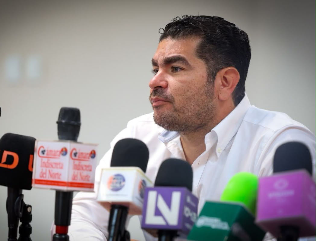 Resucita a MALOVA, aspirante Rodolfo Valenzuela Sánchez.
¿Pedradas a Gerardo Vargas?. Ya aceleran recorridos.
PAS no llegará tarde al 2027: Robespierre Lizárraga, el 15 habrá sorprais….
No quieren soltar a Imelda.
No quieren ser policías en Culiacán, puede hacer crisis.