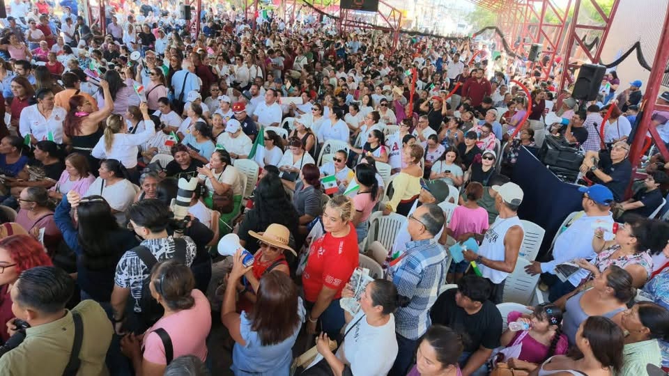 Metiendo el acelerador a fondo.
Populosa colonia Juárez de Mazatlán se convirtió en el ombligo del Morenismo.
Días de intensa actividad política en Sinaloa. Tanto PAS como el PRI trotan al partidero.
