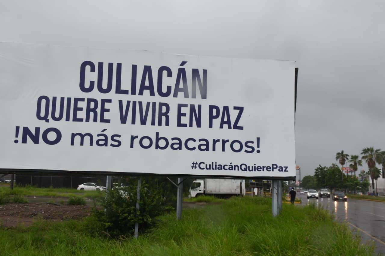 En Culiacán exigen paz y que no los maten.
Aceleran motores aspirantes a sacrificarse como defensores cuatroteístas en Sinaloa.
Suspenden derechos a diputadas burlescas… una no puede dormir!.
La basura el mejor juez de la ineficiencia social y gubernamental.