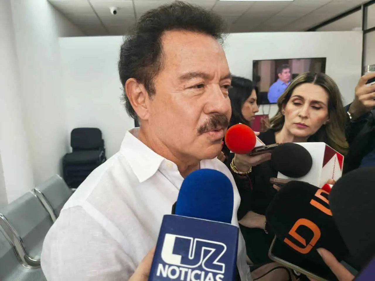 Priista Ignacio  Mier viene a poner orden en Sinaloa.
Propondrán a 4 con posibilidad de cinco, dijo.
MC se pone las pilas y va sobre Morena por andar encampañados.
PAS prepara sorpresa para el sábado 15.
Paloma Sánchez prepara gira estatal, arrancando con agenda saturada en Mazatlán.
Al ternuritas Fernández Noroña lo arropa el TRIFE.

