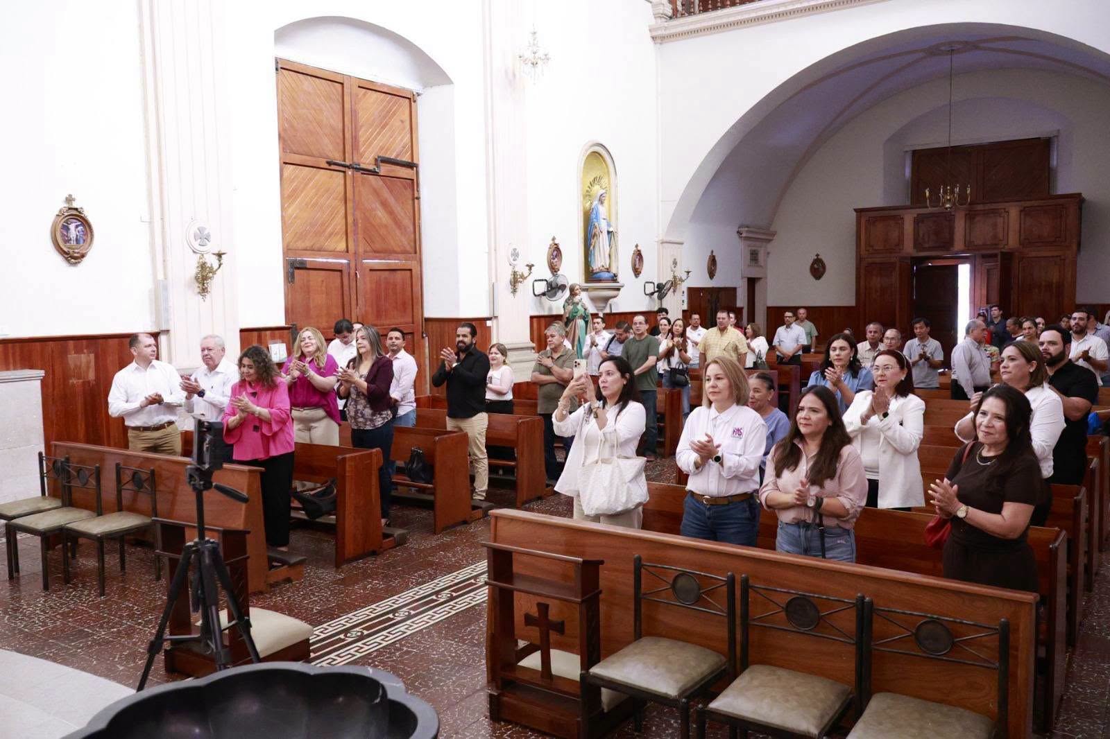 El PAS anunciará relanzamiento este sábado. No seremos comparsa, afirma.
Canaco Mazatlán demuestra su aceptación y fortaleza social y política.
Acelerando motores. Reacciones en los otros frentes.
Anuncia INE calendario electoral a partir del 10 de septiembre.